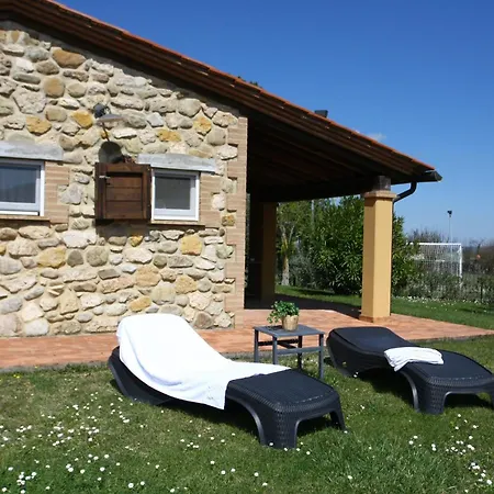 Chalet Privato Con Uso Piscina Chalé Chianni