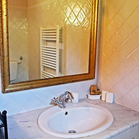 Chalet Privato Con Uso Piscina Chalé Chianni